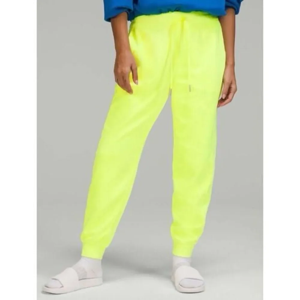Lululemon Scuba High-Rise French Terry Jogger Neon Highlight Yellow Womens 4